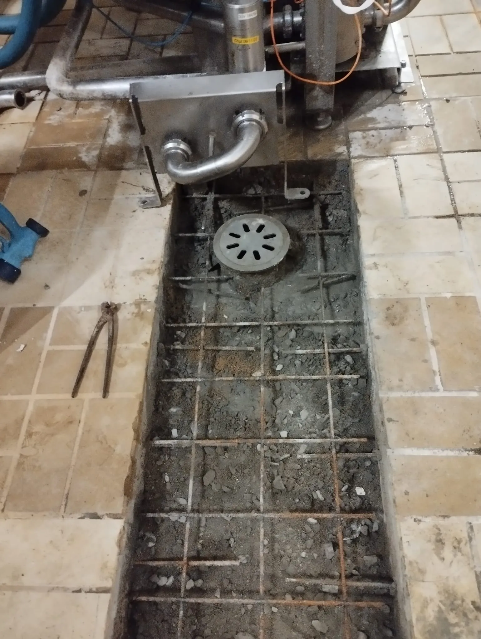 Création de caniveau et siphon de sol, cuisine professionnelle