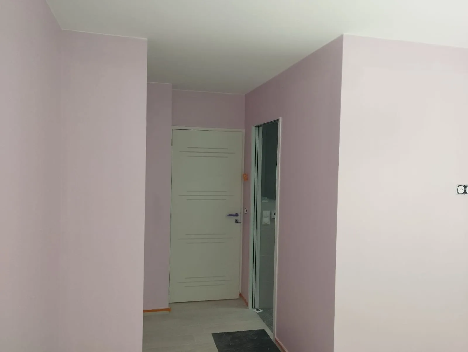Couloir : murs et plafond, finition mate
