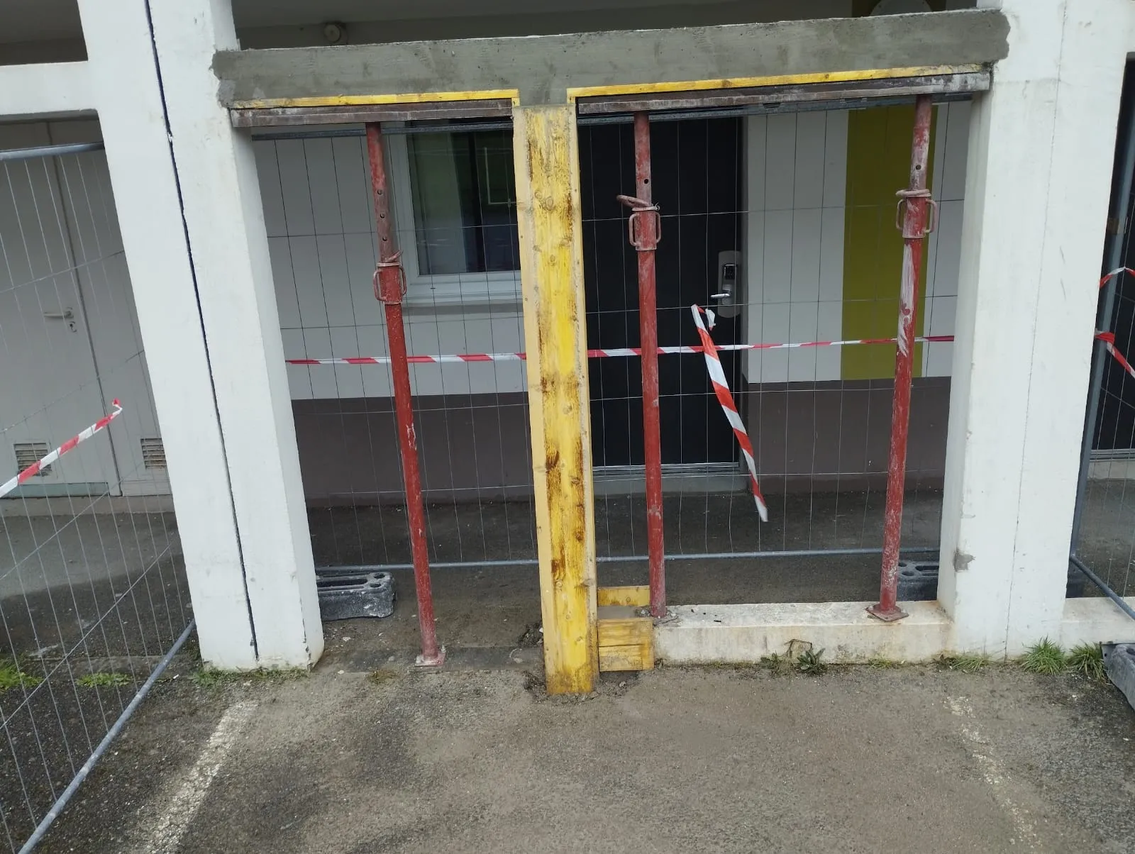 Linteau béton coulé en place, étaiement maintenu au séchage